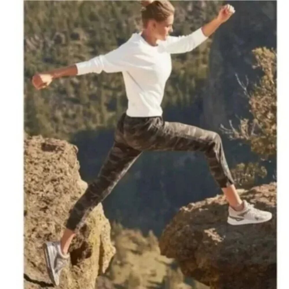 Athleta Camo Farallon Jogger 0